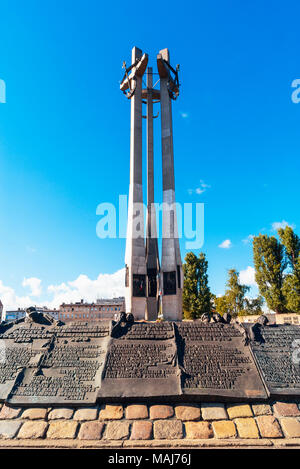 Monument à la place de la solidarité à l'extérieur de Stocznia Gdansk (Pologne), chantier naval de Gdansk, berceau du mouvement Solidarité. Banque D'Images