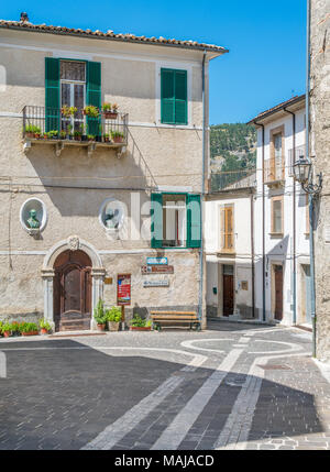 Vue panoramique à Caramanico Terme, commune italienne de la province de Coni dans la région Piémont en Italie. Banque D'Images