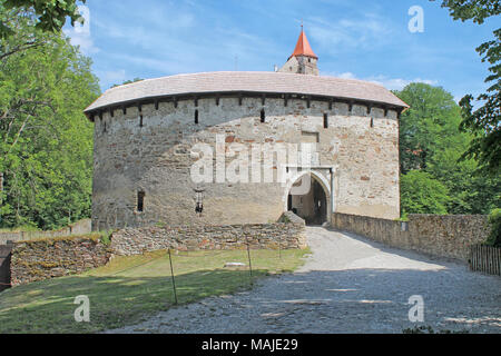 À la porte du château Pernstejn. La région de Moravie du Sud, en République tchèque. Banque D'Images