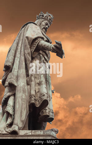Statue du Roi Charles IV, Prague pendant le coucher du soleil Banque D'Images