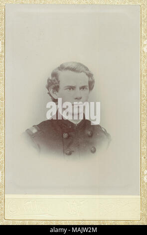 Portrait buste de James N. Morgan en uniforme, et se tourna légèrement vers la droite. 'Fond' et 'ADA' de l'Ohio (imprimé ci-dessous l'image). Titre : James N. Morgan, capitaine d'infanterie, 24e, de l'armée américaine, le Lieutenant-colonel, 144e d'infanterie de l'Illinois (Union européenne). . 1865. L'image de fond, Ada, Ohio Banque D'Images