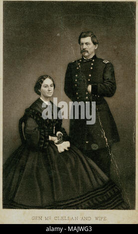 Portrait en pied d'un homme et une femme. L'homme est en uniforme et debout. La femme porte une robe et est assis. 'GEN McCLELLAN ET FEMME' (imprimé ci-dessous l'image). Mary Ellen Marcy était l'épouse du général McClellan. Titre : George B. McClellan, général (Union européenne), et Ellen Mary Marcy. . Entre 1861 et 1865. Banque D'Images