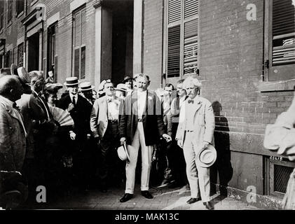 Titre : Mark Twain (Samuel Clemens) et David R. Francis dévoilement comprimé au dévouement de Eugene Field House. . 1902. Banque D'Images