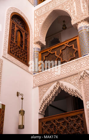 Maroc, Fes, Riad Derb Bennis Douh, Mazar, maison marocaine traditionnelle cour intérieure Banque D'Images