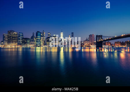 Vue de Manhattan de nuit, NEW YORK. Banque D'Images