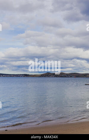 Plage déserte à Hobart, Tasmanie sur l'image avec des tons doux légèrement Banque D'Images