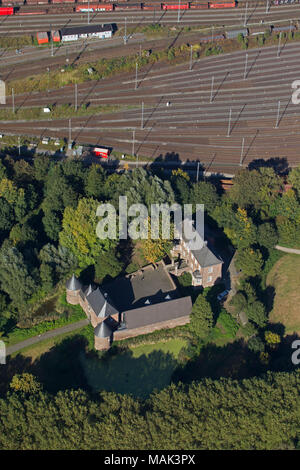 Vue aérienne, château à douves Vondern Vondern, château, Oberhausen, Ruhr, Rhénanie du Nord-Westphalie, Allemagne, Europe, les oiseaux-lunettes de vue, vue aérienne, l'AERI Banque D'Images