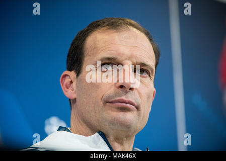 Turin, Italie. Apr 02, 2018. Massimiliano Allegri au cours de la conférence de presse de la Juventus FC avant l'UFC mathc contre de vrais Mardird. Allianz Stadium, Turin, Italie Le 02 avril 2018 Credit : Alberto Gandolfo/Pacific Press/Alamy Live News Banque D'Images