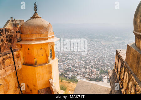 Vue sur la ville de Fort Nahargarh à Jaipur, Inde Banque D'Images