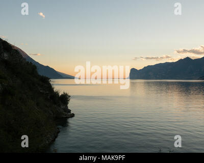 Sur la route près de garda alek par nuit Banque D'Images