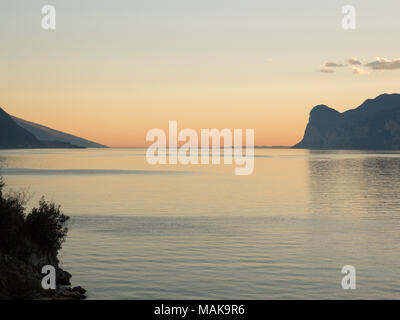 Sur la route près de garda alek par nuit Banque D'Images