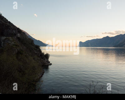 Sur la route près de garda alek par nuit Banque D'Images