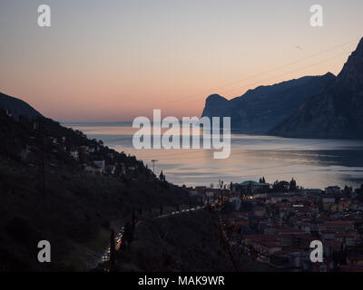 Sur la route près de garda alek par nuit Banque D'Images