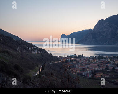Sur la route près de garda alek par nuit Banque D'Images