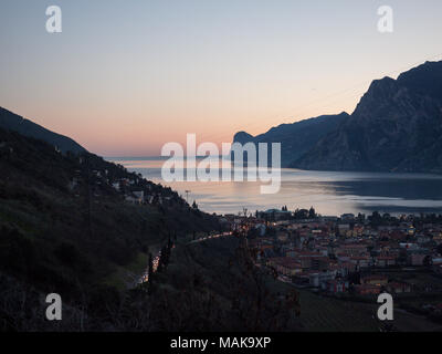 Sur la route près de garda alek par nuit Banque D'Images