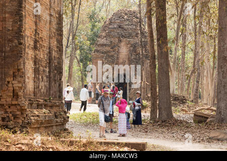 Cambodge - les touristes à Sambor Prei Kuk, l'UNESCO World Heritage site, Kampong Thom, au Cambodge, en Asie Banque D'Images