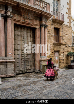 Danseuse de flamenco de rue à Cadix, au sud de l'Espagne Banque D'Images