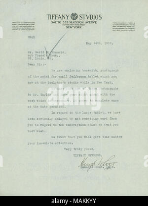 Membres qu'une photographie du modèle pour la petite tablette de Jefferson est ci-jointe. Titre : Lettre de Hugh White, Tiffany Studios, 347 à 355 Madison Avenue à l'angle de quarante-cinquième Street, New York, à M. David R. Francis c/o Francis Bros., Saint Louis, Missouri, le 24 mai 1913 . 24 mai 1913. Blanc, Hugh Banque D'Images