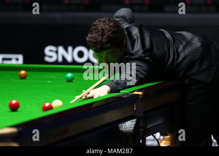 De Pékin, Pékin, Chine. 3ème apr 2018. Beijing, Chine, 3e avril 2018 : Yan Bingtao rivalise avec Kurt Maflin Open de Chine de Snooker à Beijing en 2018, le 3 avril 2018. Crédit : SIPA Asie/ZUMA/Alamy Fil Live News Banque D'Images