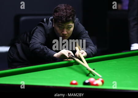 De Pékin, Pékin, Chine. 3ème apr 2018. Beijing, Chine, 3e avril 2018 : Yan Bingtao rivalise avec Kurt Maflin Open de Chine de Snooker à Beijing en 2018, le 3 avril 2018. Crédit : SIPA Asie/ZUMA/Alamy Fil Live News Banque D'Images