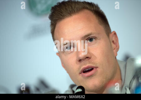 22 mars 2018, l'Allemagne, Düsseldorf : Soccer, l'équipe nationale allemande de conférence de presse, le gardien Marc-André ter Stegen répondant aux questions des journalistes. L'équipe nationale allemande s'affronteront à l'encontre de l'Espagne en match amical le 23 mars 2018. Photo : Federico Gambarini/dpa Banque D'Images