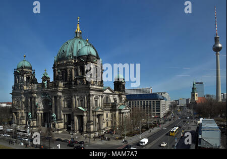Berlin, Allemagne. Mar 21, 2018. 21 mars 2018, Allemagne, Berlin : la cathédrale de Berlin. Credit : Britta Pedersen/dpa-Zentralbild/ZB/dpa/Alamy Live News Banque D'Images