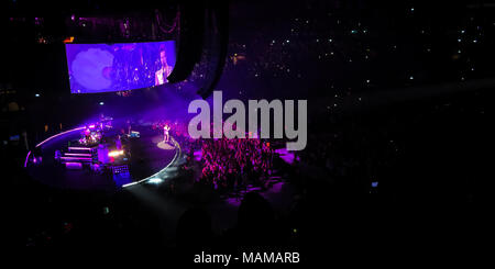 Milan, Italie - 2 avril 2018. La chanteuse pop anglaise Harry Styles effectue un concert live à Mediolanum Forum Assago, à Milan. Credit : Alfio Finocchiaro photo / Alamy Live News Banque D'Images