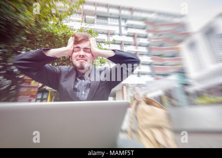 L'homme d'affaires stressé et sous pression, selective focus Banque D'Images