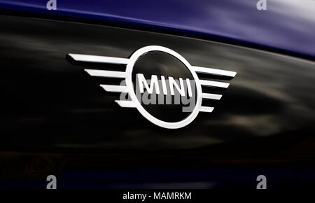 Le nouveau 2018 BMW Mini ailes emblème bootlid Banque D'Images