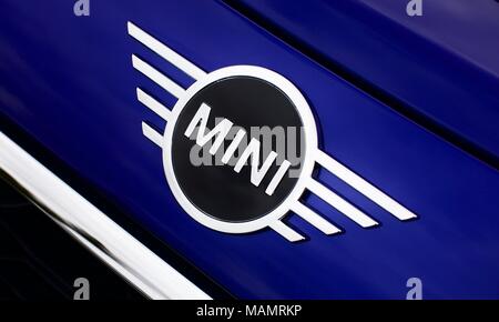 Le nouveau 2018 BMW Mini ailes emblème de capot Banque D'Images