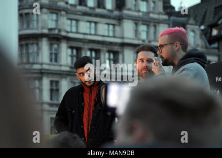 Christopher Wylie, un ancien directeur de recherche à Cambridge Analytica, traite de la représentation équitable au rassemblement à la place du Parlement, Londres le 29 mars, 2018. Banque D'Images