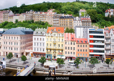 KARLOVY VARY, RÉPUBLIQUE TCHÈQUE - Aug 6, 2017 : centre historique de la ville thermale de Karlovy Vary, en Bohême de l'Ouest, en République tchèque. Historique célèbre, la plupart des ressorts Banque D'Images