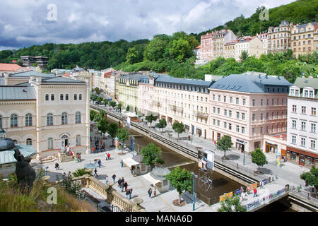 KARLOVY VARY, RÉPUBLIQUE TCHÈQUE - Aug 6, 2017 : centre historique de la ville thermale de Karlovy Vary, en Bohême de l'Ouest, en République tchèque. Historique célèbre, la plupart des ressorts Banque D'Images