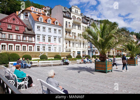 KARLOVY VARY, RÉPUBLIQUE TCHÈQUE - Aug 6, 2017 : centre historique de la ville thermale de Karlovy Vary, en Bohême de l'Ouest, en République tchèque. Historique célèbre, la plupart des ressorts Banque D'Images