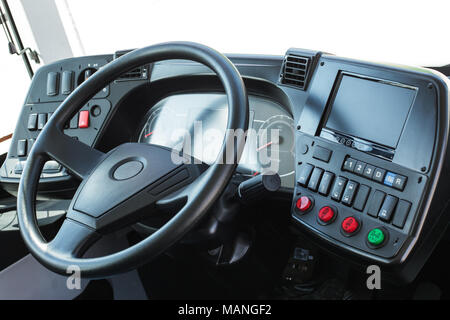 Panneau de contrôle de l'automobile moderne. Avec planche de bord d'un autobus de navigation. Banque D'Images