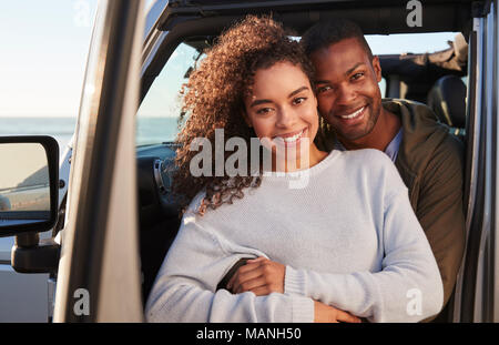 Young mixed race woman en voiture, Close up Banque D'Images