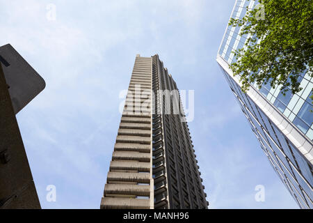 Londres - Mai 2017 : trois blocs haute tour contre le ciel bleu, City Of London, London Banque D'Images
