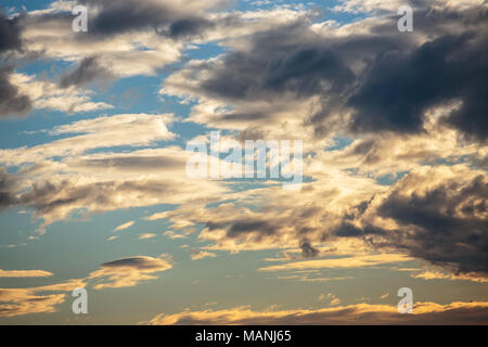 Lever du soleil et beau ciel avec des nuages Banque D'Images
