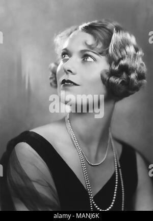 ANNA NEAGLE (1904-1986) English scène et actrice du film à propos de 1935 Banque D'Images