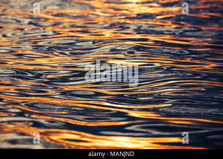Avec la surface de la mer et les vagues ondulations Banque D'Images