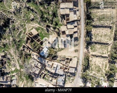 Vue aérienne du village de Dana et ses environs à la périphérie de la Réserve de biosphère de Dana en Jordanie, a fait avec drone Banque D'Images
