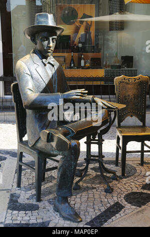 Statue du poète Fernando Pessoa. Chiado, Lisbonne. Portugal Banque D'Images