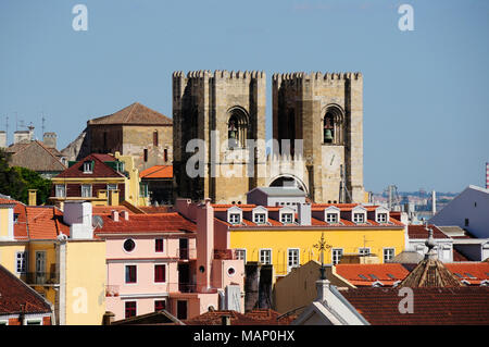 La Sé Catedral (Motherchurch) et le fleuve Tage dans l'arrière-plan, Lisbonne, Portugal Banque D'Images