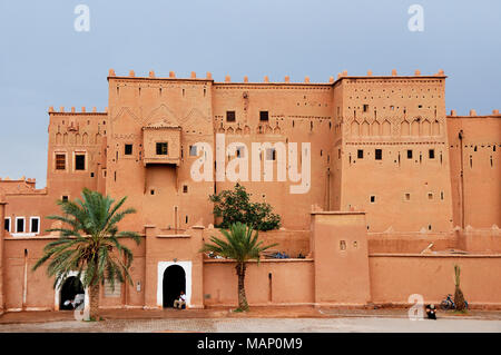 La kasbah de Taourirt dans la vieille ville de Ouarzazate. Maroc Banque D'Images