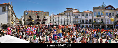 Platysternon traditionnels masques du Minho au centre historique de Viana do Castelo. Notre Dame de l'agonie des festivités, la plus grande fête traditionnelle en Banque D'Images