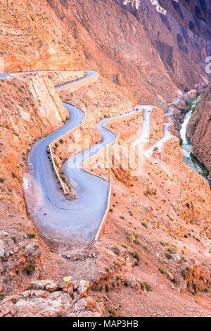 Gorges du Dadès est une belle route entre les montagnes de l'Atlas au Maroc Banque D'Images