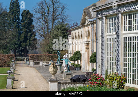 La galerie de sculptures dans le parc de l'abbaye de Woburn, Bedfordshire, Royaume-Uni,;une orangerie du 18ème siècle aujourd'hui utilisé principalement comme un lieu de désherbage. Banque D'Images