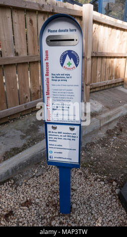 Donation box dans un parking au nom de Scottish Sauvetage en montagne. Ile d'Arran, en Écosse. UK Banque D'Images