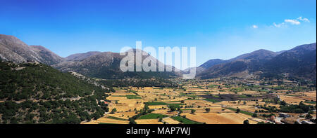 Vue panoramique sur le plateau d'Askifou dans les Montagnes Blanches de Crète, Grèce Banque D'Images