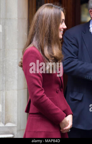 Duchesse & duc de Cambridge laisser un bâtiment dans le centre de Londres Banque D'Images